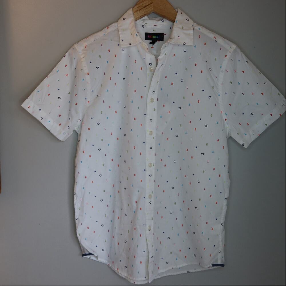 Express NWT Love Unites Novelty Print Short Sleeve Button Up Shirt S